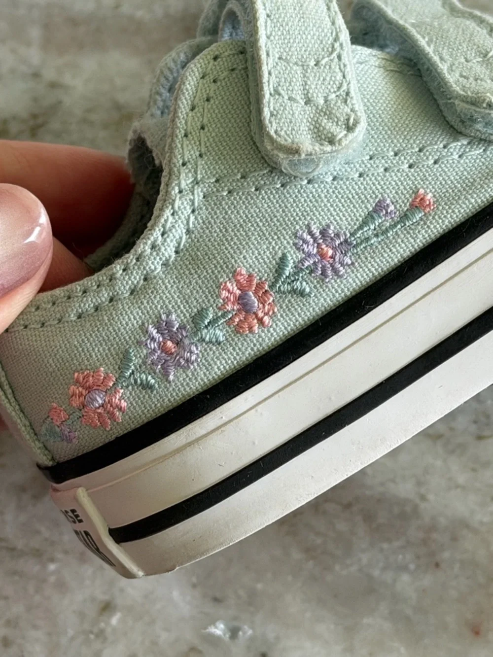 Chuck Taylor All Star Easy-On Embroidered Florals - 2